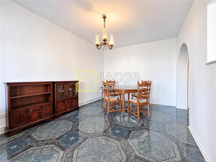 Apartament cu 3 camere decomandat în Bistrița Lac