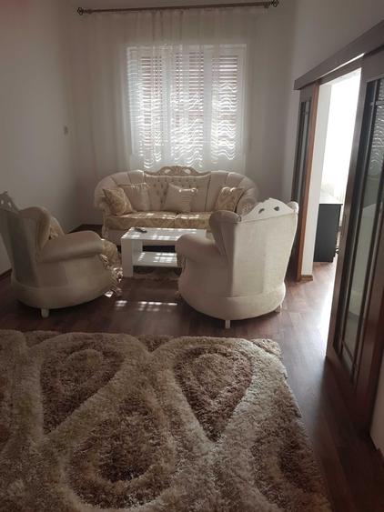 Apartament cu 2 camere semidecomandat în Centrul Civic