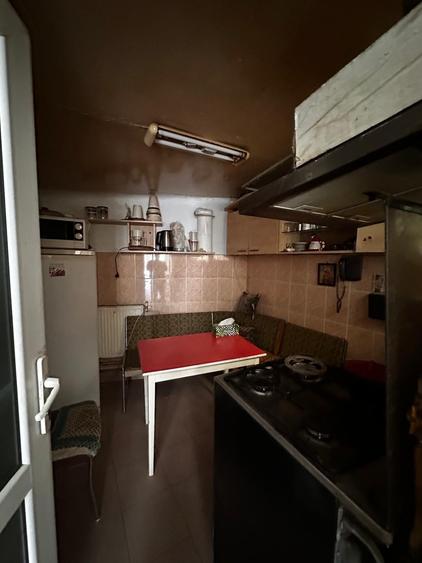 Casă individuală cu 5 camere cu Canalizare în Central