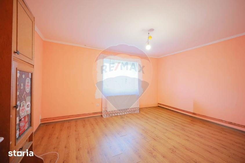 Casă cu 4 camere cu Teren 2440 Mp în Oșorhei