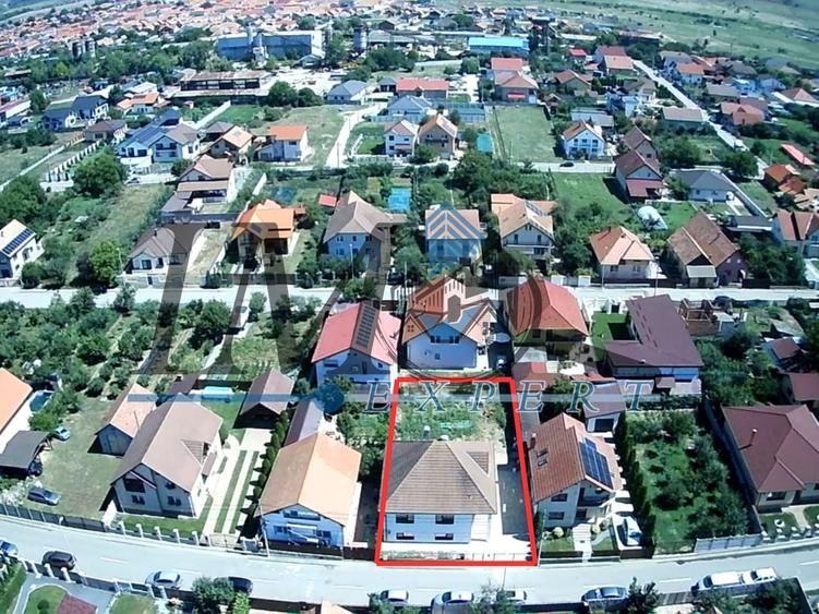 Casă individuală cu 8 camere cu Canalizare în Exterior Sud