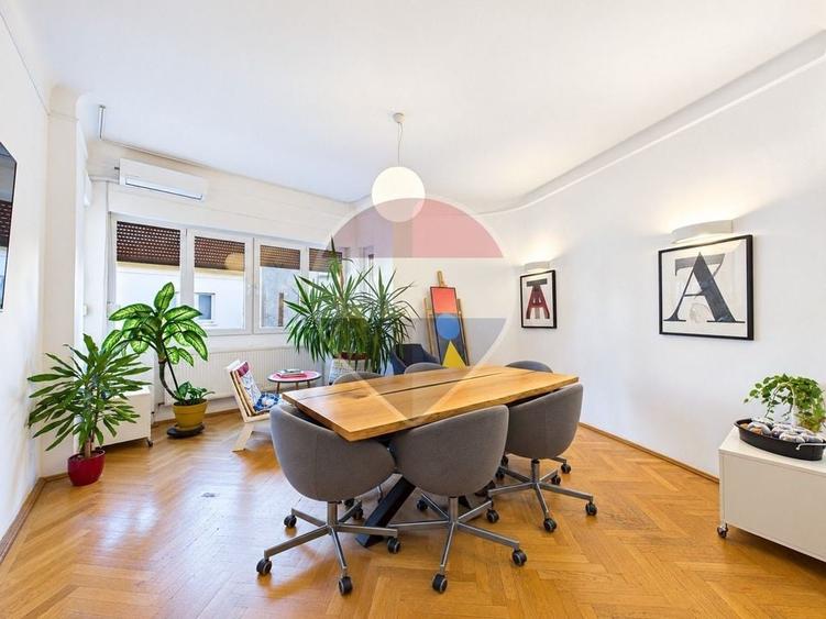 Apartament cu 5 camere semidecomandat, mobilat în Moșilor