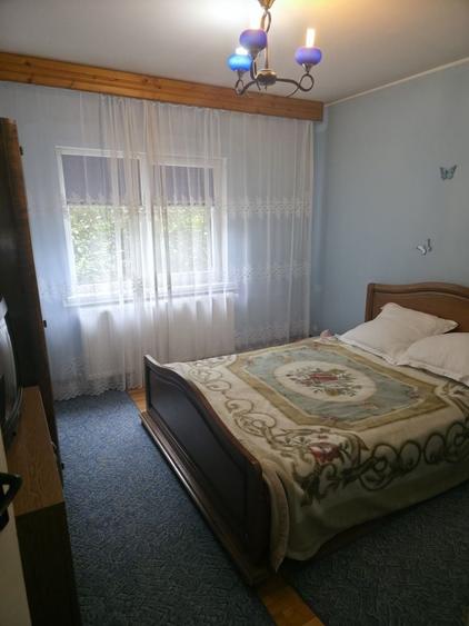 Apartament cu 3 camere decomandat în Sineasca