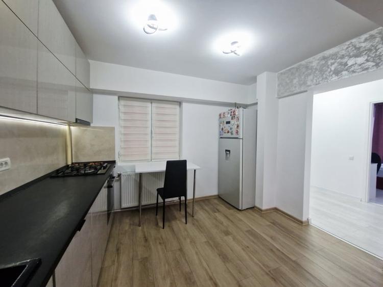 Apartament cu 3 camere decomandat în Obor