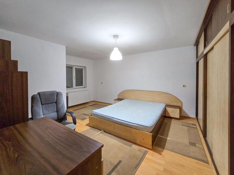 Apartament cu 3 camere în Berceni