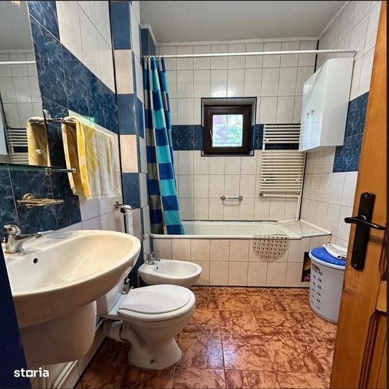 Apartament cu 4 camere în Podu Roș