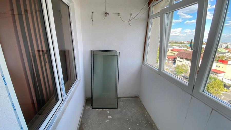 Apartament cu 4 camere semidecomandat în Berceni
