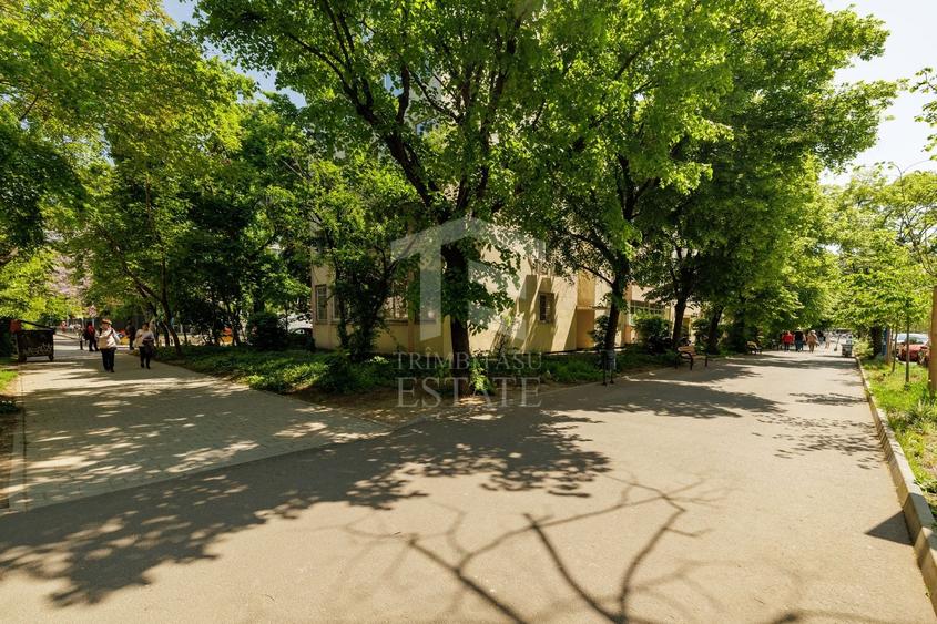 Apartament cu 3 camere semidecomandat în Parcul Circului
