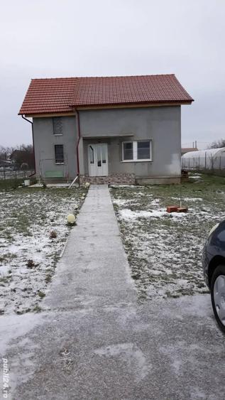 Casă cu 4 camere cu Teren 1100 Mp în Gepiu