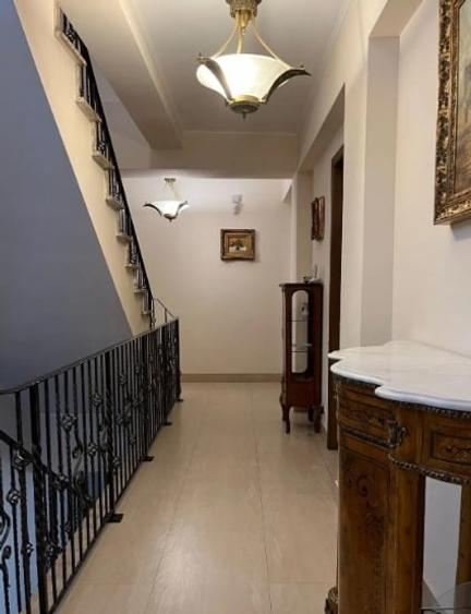 Casă individuală cu 6 camere cu Canalizare în Pipera