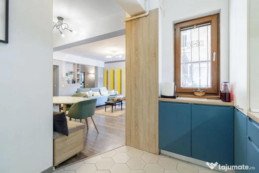 Apartament cu 4 camere semidecomandat în Tineretului