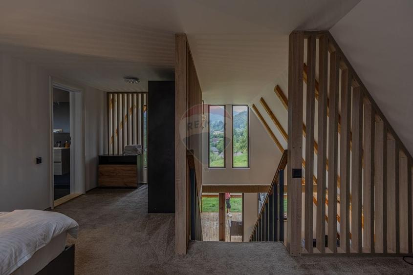 Casă individuală cu 5 camere cu Teren 2166 Mp în Bran