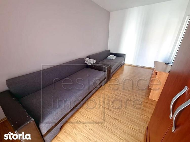 Apartament cu 3 camere semidecomandat, mobilat în Central
