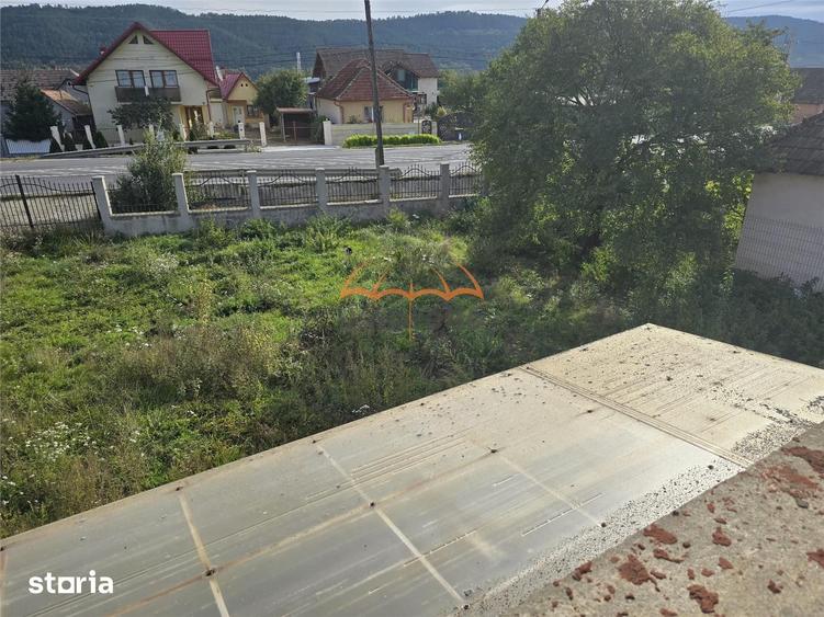 Casă cu 6 camere cu Teren 2424 Mp în Iclod