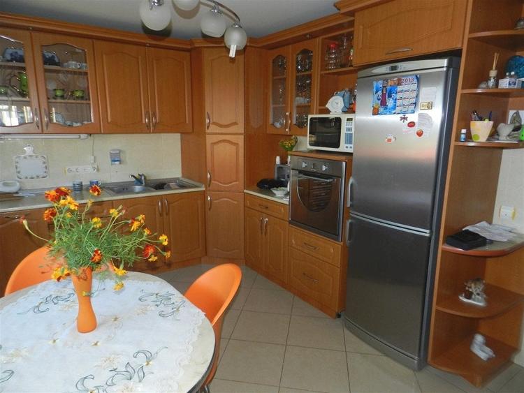 Casă individuală cu 6 camere cu Canalizare în Europa