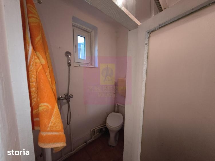 Casă cu 1 camere semidecomandat cu Teren 36 Mp în Victoriei