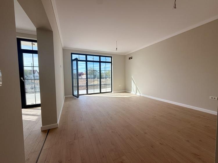 Duplex cu 5 camere cu Canalizare în Dumbrăvița
