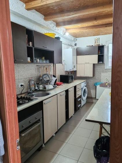 Casă individuală cu 6 camere cu Canalizare în Lipovăț