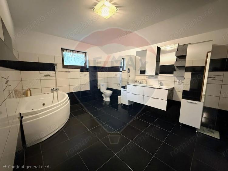 Casă cu 5 camere cu Teren 6117 Mp în Voislova