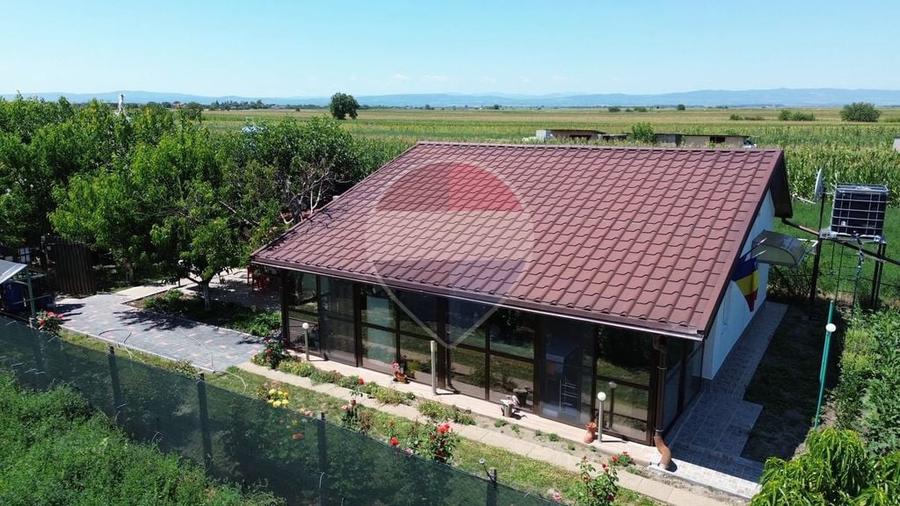 Casă cu 2 camere cu Teren 6943 Mp în Gologanu