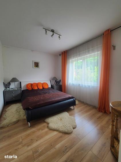 Casă cu 7 camere cu Teren 900 Mp în Corunca