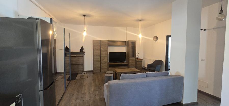 Apartament cu 3 camere semidecomandat în Valea Adâncă