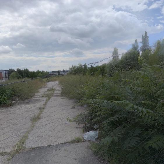 Teren de 1831 mp, în Titan