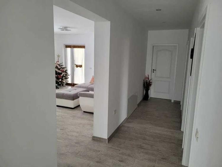 Casă cu 4 camere cu Teren 500 Mp în Fratelia