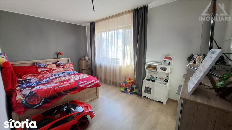 Apartament cu 3 camere semidecomandat în Central
