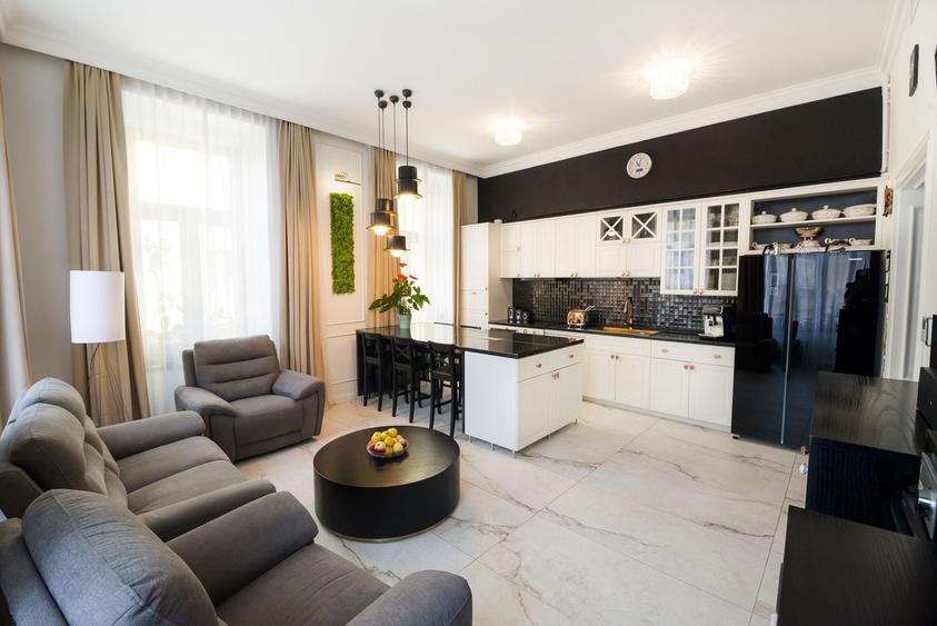 Apartament cu 5 camere decomandat, mobilat în Ultracentral