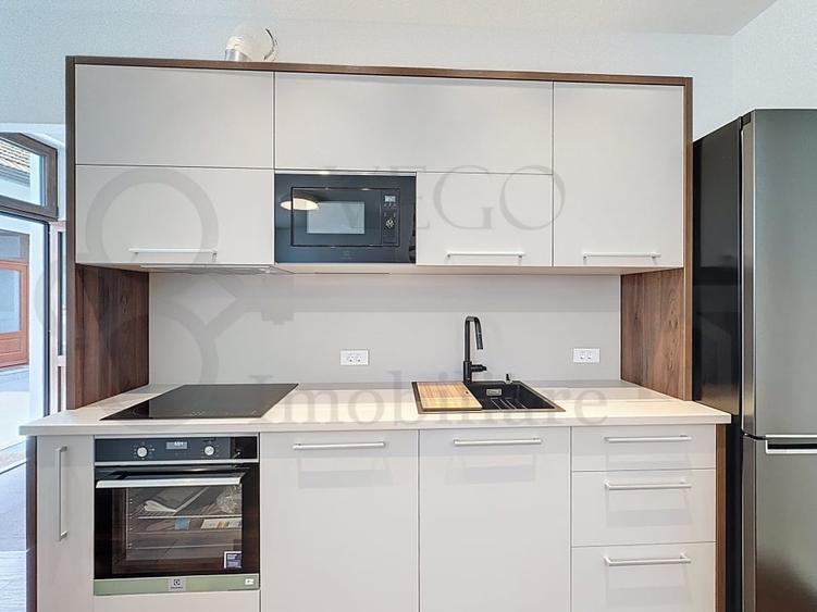 Apartament cu 3 camere semidecomandat, mobilat în Semicentral