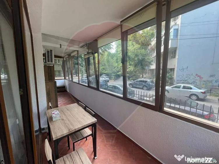 Apartament cu 3 camere semidecomandat în Domenii