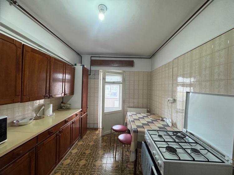 Apartament cu 4 camere decomandat în Dacia