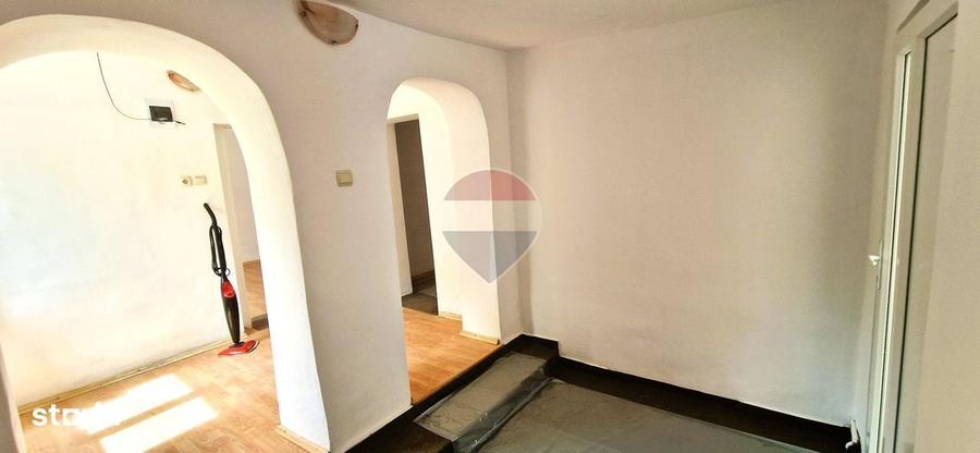 Casă cu 4 camere cu Teren 299 Mp în Șega
