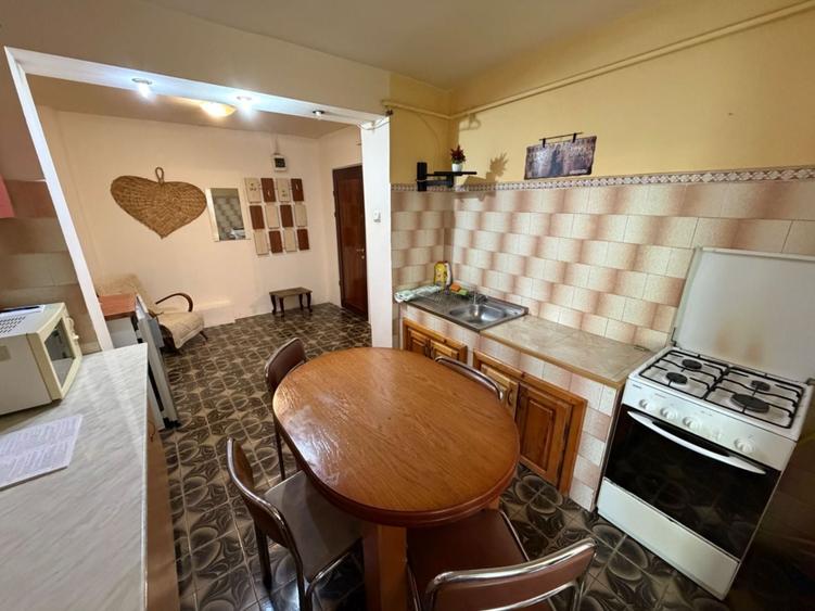 Apartament cu 2 camere decomandat în Ampoi 3
