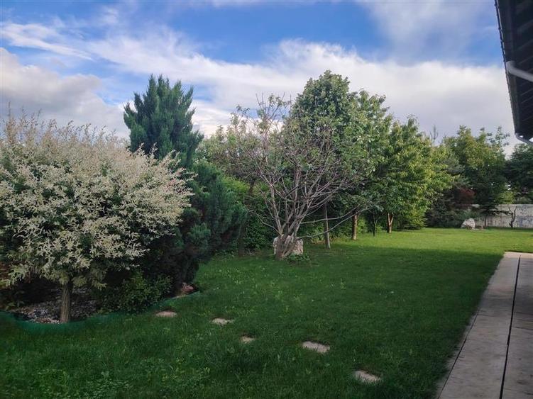 Casă individuală cu 5 camere cu Canalizare în Lipănești