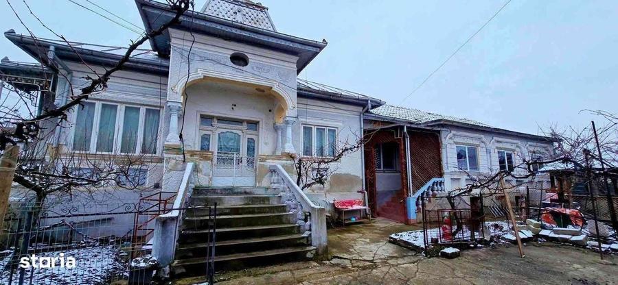 Casă cu 4 camere cu Teren 551 Mp în Orlești