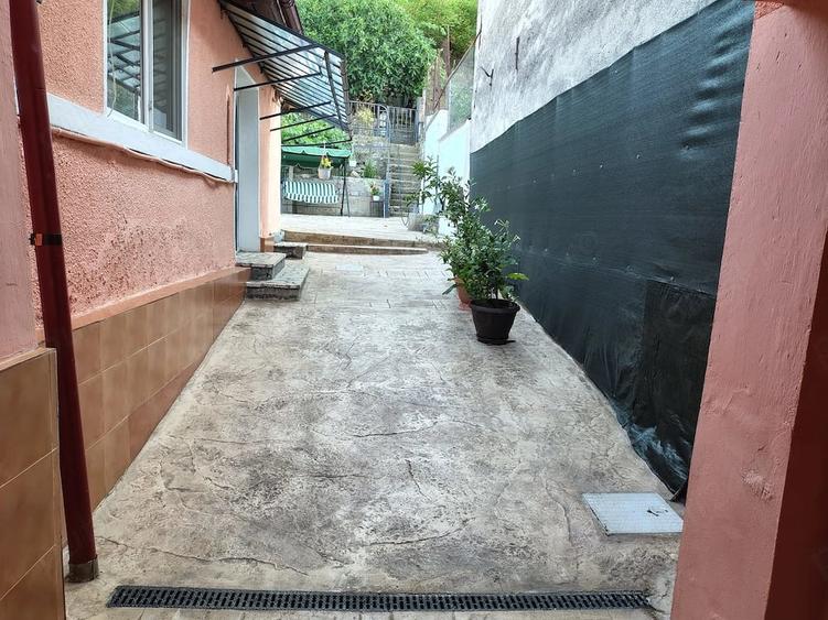 Casă cu 4 camere cu Teren 500 Mp în Orșova