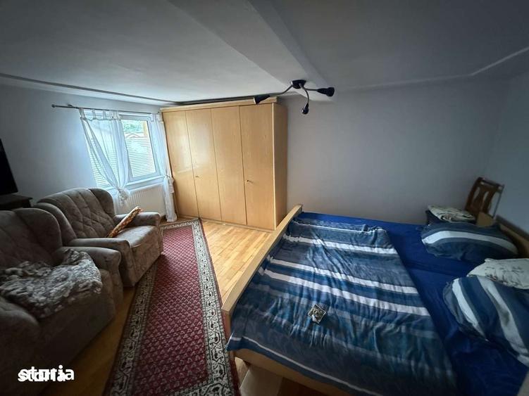 Casă cu 4 camere cu Teren 2000 Mp în Vlădești