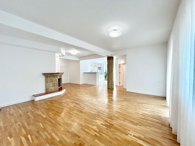 Casă individuală cu 8 camere cu Piscina în Iancu Nicolae