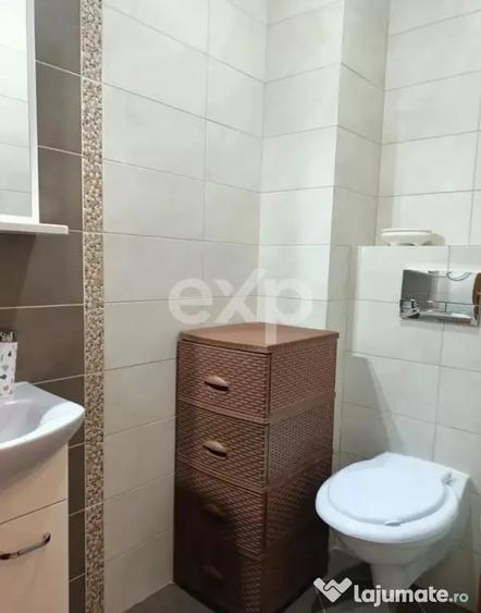 Apartament cu 3 camere semidecomandat în Central