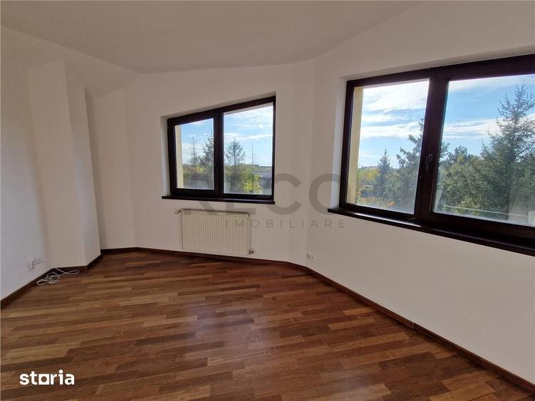Casă cu 8 camere cu Teren 2756 Mp în Sântandrei