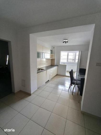 Apartament cu 3 camere semidecomandat, mobilat în Pantelimon