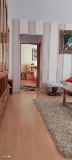 Apartament cu 3 camere semidecomandat în Dâmbovița
