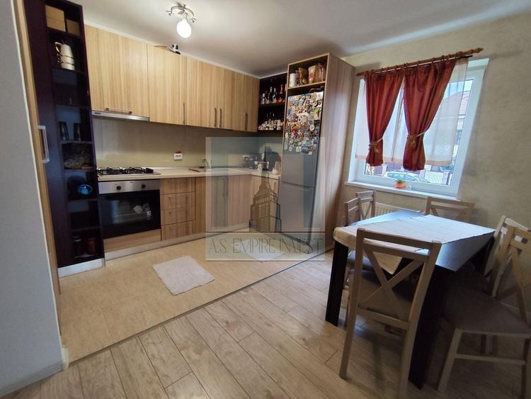 Apartament cu 2 camere semidecomandat, mobilat în Tractorul