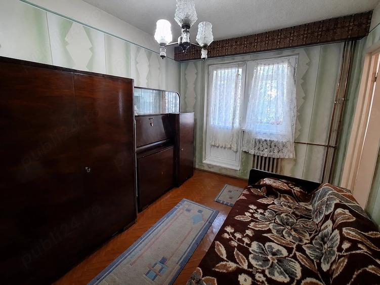 Apartament cu 3 camere semidecomandat, mobilat în Dacia