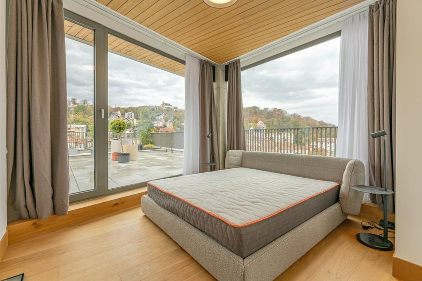 Apartament cu 4 camere decomandat, mobilat în Ultracentral