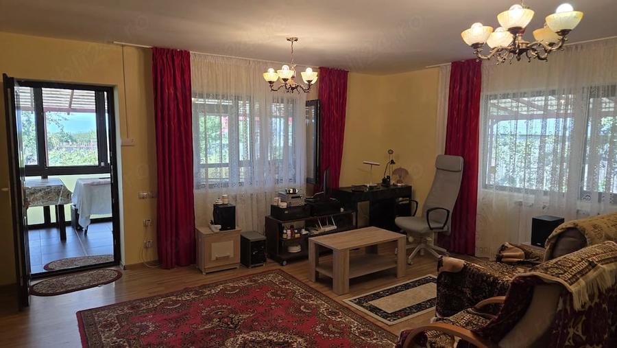 Casă cu Teren 6000 Mp în Racova