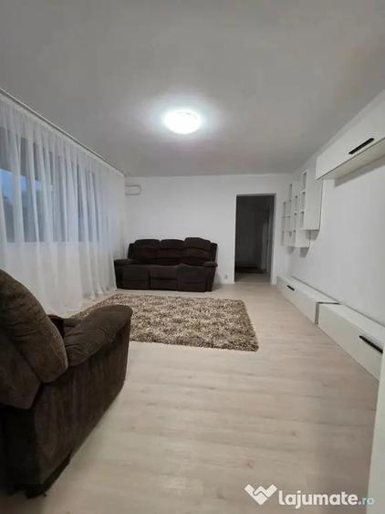 Apartament cu 3 camere semidecomandat în Colentina