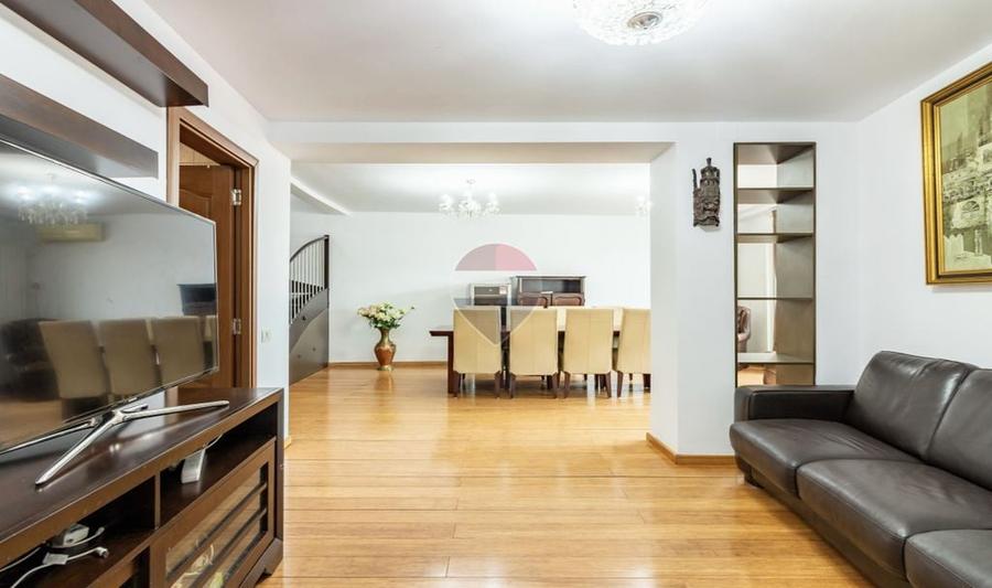 Apartament cu 4 camere decomandat în Unirii